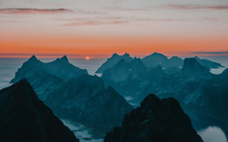 Sunset mountain range lake distant - a lake below free wallpaper