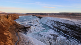 Cliff overlook frozen waterfall desert - a river running free wallpaper