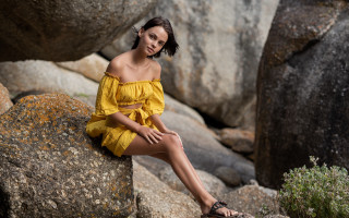 Woman yellow dress sitting outdoors - carla wyzgala free wallpaper