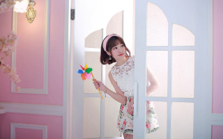 Pink girl pinwheel doorway floral - a pink wall free wallpaper