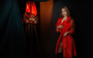 Woman red coat red lamp - a red rose free wallpaper