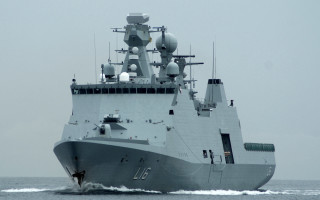 Large gray ship person water - free ship wallpaper