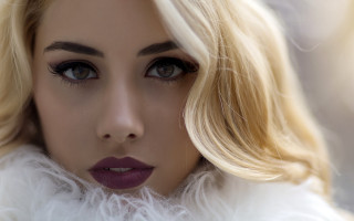 Blonde woman fur collar wind - aestheticism free wallpaper for desktop