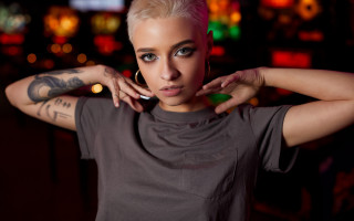 Woman tattoo bar neon portrait - chernik free wallpaper for desktop