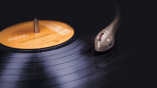 Record player wooden disc analog - a record player free wallpaper