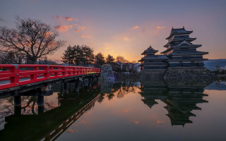 Red bridge sunset pagoda reflection - eishōsai chōki free wallpaper