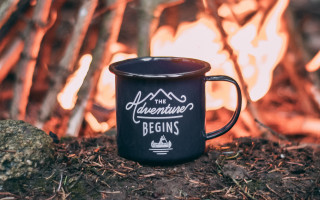 Campfire mug autumn evening blurry - a campfire free wallpaper