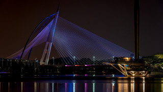 Bridge water building night city - a reflection free wallpaper for desktop
