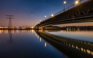 Bridge water night lights bokeh - a bridge over a body of water free wallpaper for desktop