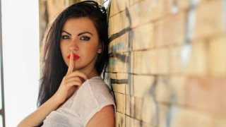 Woman red lipstick wall shushing - her lip free wallpaper