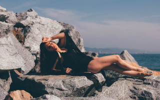 Woman rocks ocean fashion sculpture - contemporary free wallpaper