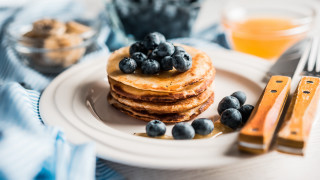 Pancakes blueberries syrup plate fork 3 - a plate free wallpaper for desktop