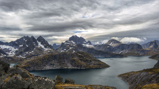 Mountain lake snowy cloudy sky - covered free wallpaper