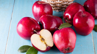 Basket apples blue table leaves - a basket of apples free wallpaper