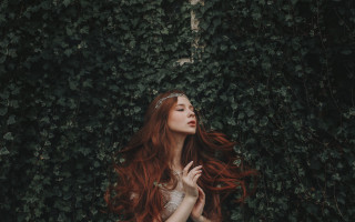 Redhead woman white dress headband - a headband free wallpaper