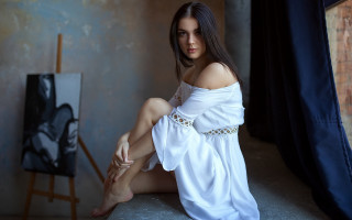 Woman sitting white dress painting 2 - a white dress free wallpaper for desktop