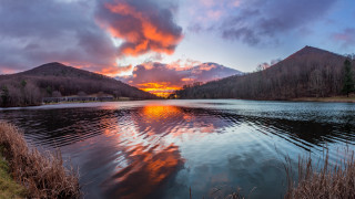 Sunset mountains lake city reflection - a sunset in the background and mountains free wallpaper