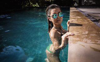 Woman bikini knife pool sunset - sunglass free wallpaper