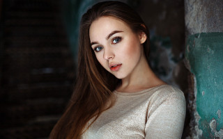 Elina karimova green blue wall - a green wall behind her free wallpaper