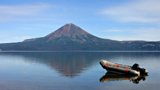 Boat lake mountain sky ecological - a mountain range in the distance free wallpaper
