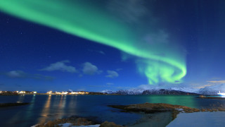 Green aurora borealis mountains lake - covered free wallpaper