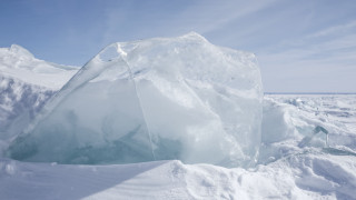 Large iceberg snowy sunny blue - a sunny day free wallpaper for desktop
