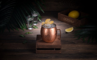Copper mug lemon wedge wooden - new objectivity free wallpaper