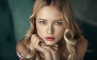 Blue eyes red dress portrait - free portrait wallpaper for desktop