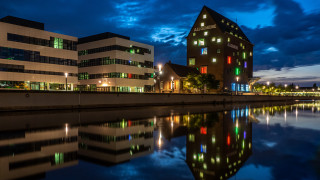 Building water night reflection city - cubist free wallpaper for desktop