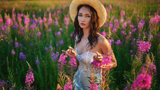 Woman hat field flowers portrait - neoromanticism free wallpaper