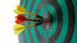 Three darts bulls eye symmetry - symmetry accurate features free wallpaper