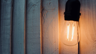 Light bulb wooden wall white - free light wallpaper