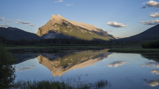 Mountain lake forest sky outerworlds - a lake in front free wallpaper