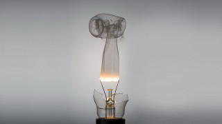 Light bulb stem sculpture gradient - a surrealist sculpture free wallpaper