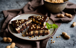 Cake nuts plate food bokeh - nuts free wallpaper for desktop