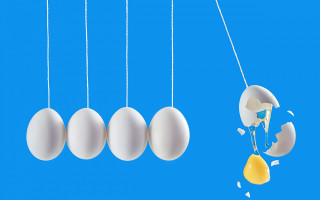 Eggs hanging blue background yellow - a group of eggs free wallpaper