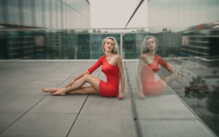 Red dress women tiltshift anamorphic - optical free wallpaper