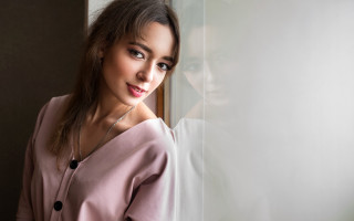 Woman window necklace portrait jewelry - her neck and a necklace free wallpaper