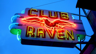 Raven neon club sign twilight - everett warner free wallpaper