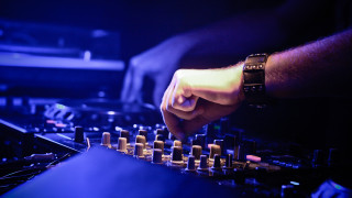 Dj mixing blue light hand - a track free wallpaper for desktop