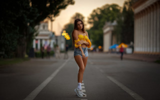 Rollerblading woman sunset yellow umbrella - a yellow top free wallpaper