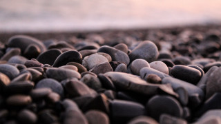 Rocks beach ocean shallow depth - a beach near the ocean free wallpaper