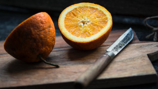 Knife orange cuttingboard stilllife food - a piece of fruit free wallpaper