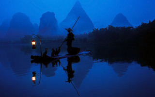 Man boat lantern mountains fog - arthur pan free wallpaper