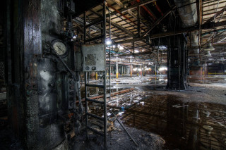 Industrial building clock pipes wires - free architecture wallpaper for desktop