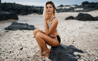 Woman beach bikini rock sitting - beach free wallpaper for desktop