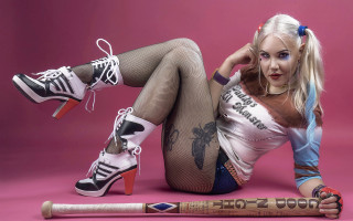 Woman tattoo baseball bat feminist - her arm and leg free wallpaper