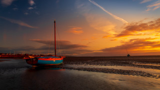 Beach sunset boat sailboat lighthouse - rich moody colours free wallpaper