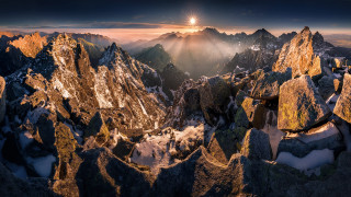Mountain sun clouds snow rocks - a bright sun in the distance free wallpaper