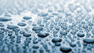 Water droplets kinetic pointillism bokeh - a close up of water droplets free wallpaper